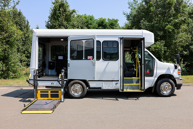 Wheelchair Bus, Wheelchair Lift Vehicle, Wheelchair Lift Van, Rideshare Fleet Vehicle
